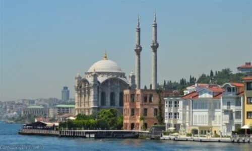 Мечать в Стамбуле на берегу Босфора